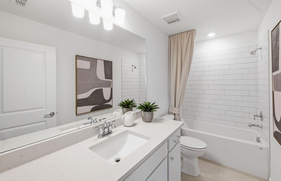 Representative furnished interior of a home built from the Mill Run by Pulte Homes in Reagan Landing, Bradenton (Image 17).