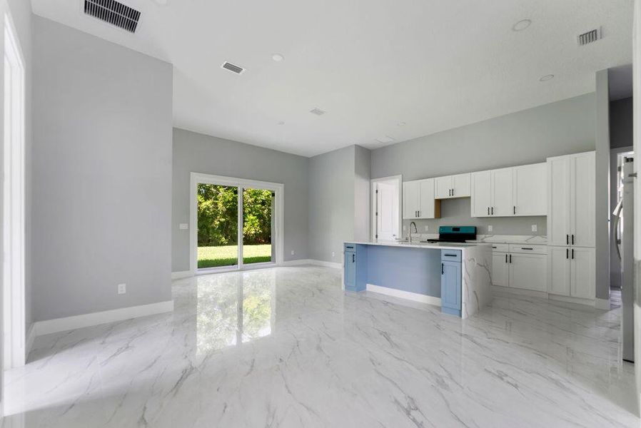 Spacious, unfurnished interior of a new home in , Port St. Lucie (Image 9).