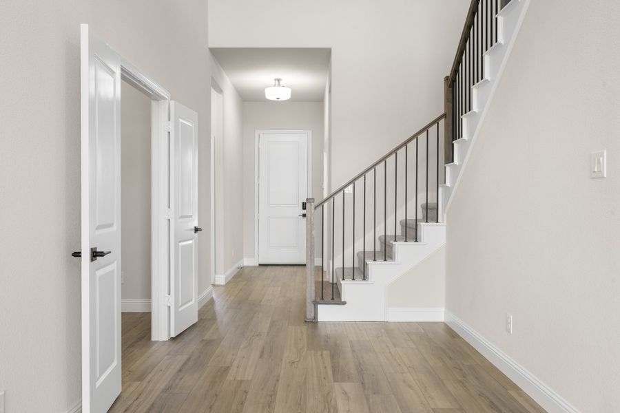 Spacious, unfurnished interior of a new home in Coyote Crossing, Godley (Image 13).