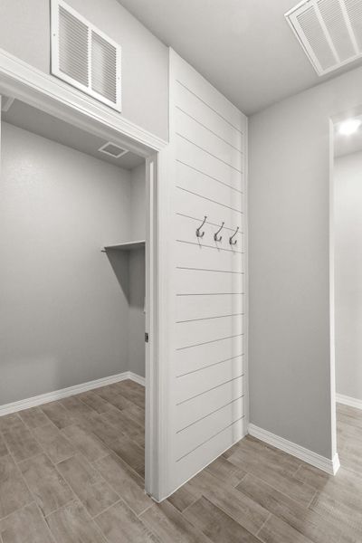 Spacious, unfurnished interior of a new home in Paseos Del Este, Horizon City (Image 14).