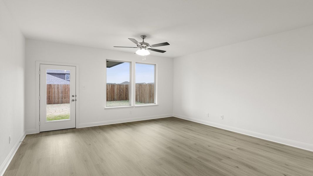 Spacious, unfurnished interior of a new home in Keeneland 40s, Aubrey (Image 18).
