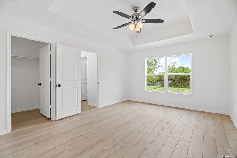 Spacious, unfurnished interior of a new home in , San Antonio (Image 14).