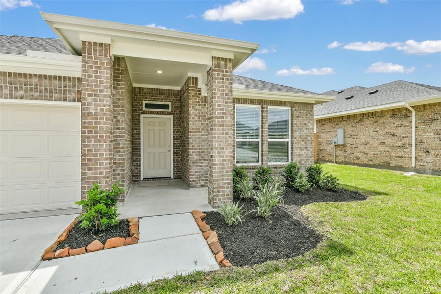 Exterior details and patio area of a home in King Oaks Village, Baytown (Image 3). Exterior details and patio area of a home in King Oaks Village, Baytown (Image 3).