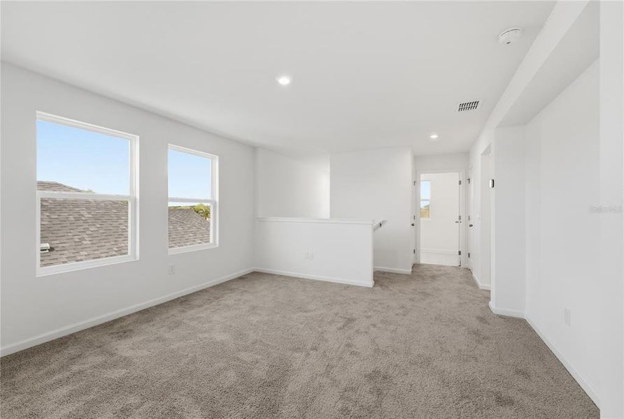 Spacious, unfurnished interior of a new home in Rainwood, Clermont (Image 26).