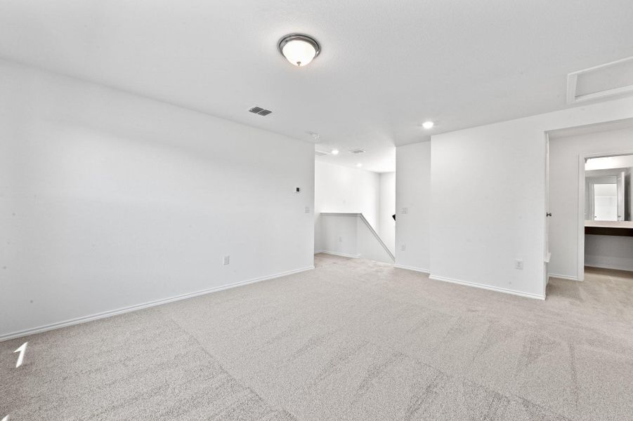 Spacious, unfurnished interior of a new home in Creekside at Estancia, Austin (Image 25).