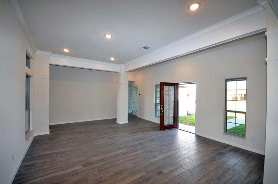 Spacious, unfurnished interior of a new home in Pedregal, League City (Image 18).