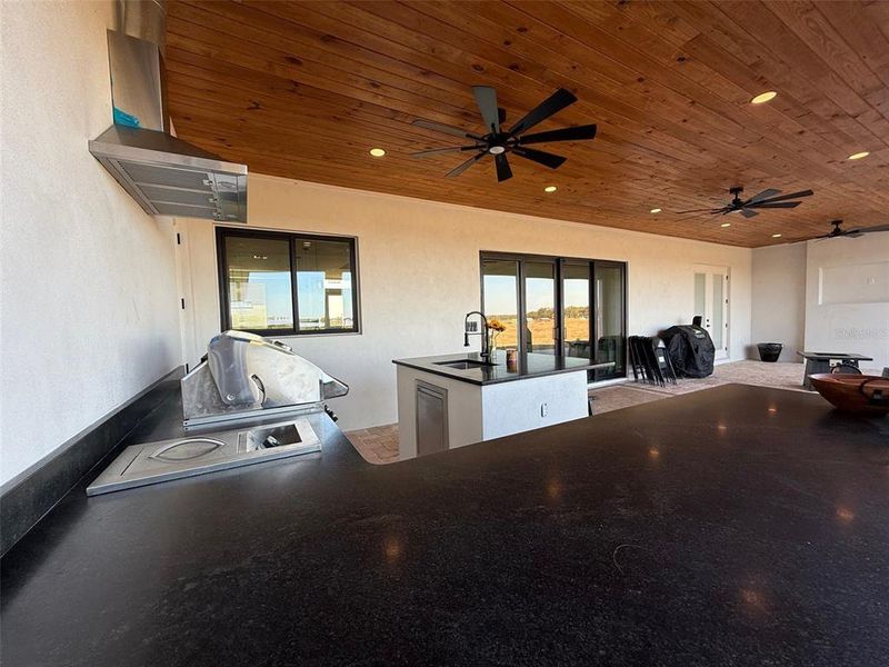 Exterior details and patio area of a home in , Bartow (Image 3).