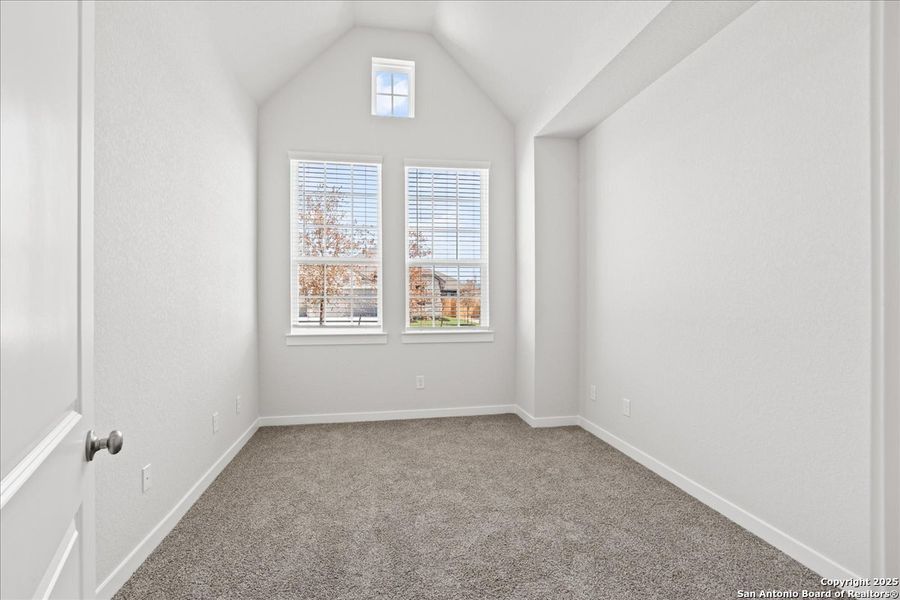 Spacious, unfurnished interior of a new home in Village at Three Oaks, Seguin (Image 8).