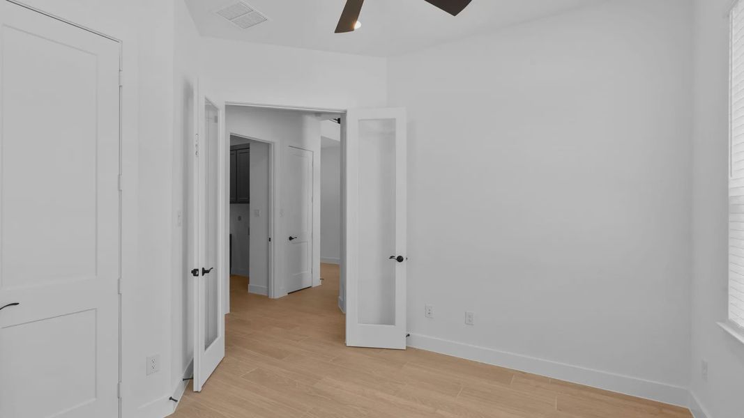Spacious, unfurnished interior of a new home in Evergreen 60s, Conroe (Image 23).