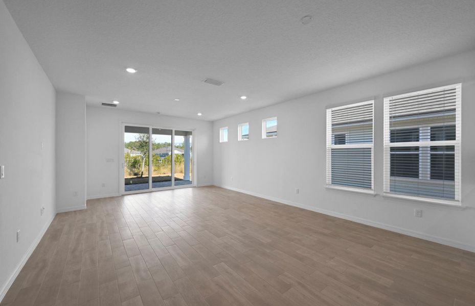 Spacious, unfurnished interior of a new home in Del Webb Wildlight, Yulee (Image 11).