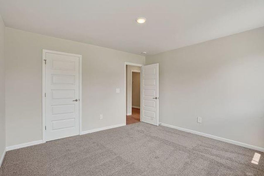 Spacious, unfurnished interior of a new home in Austin Ridge, Commerce (Image 30).