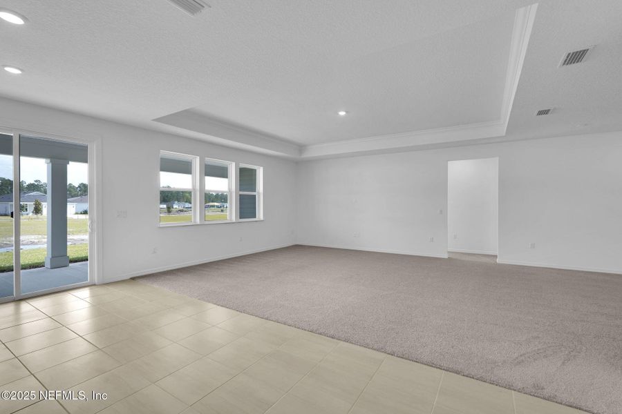 Spacious, unfurnished interior of a new home in Hyland Trail, Green Cove Springs (Image 16).