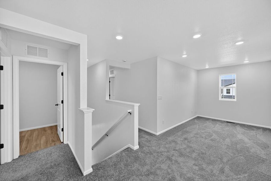 Spacious, unfurnished interior of a new home in Lake Bluff, Greeley (Image 14).