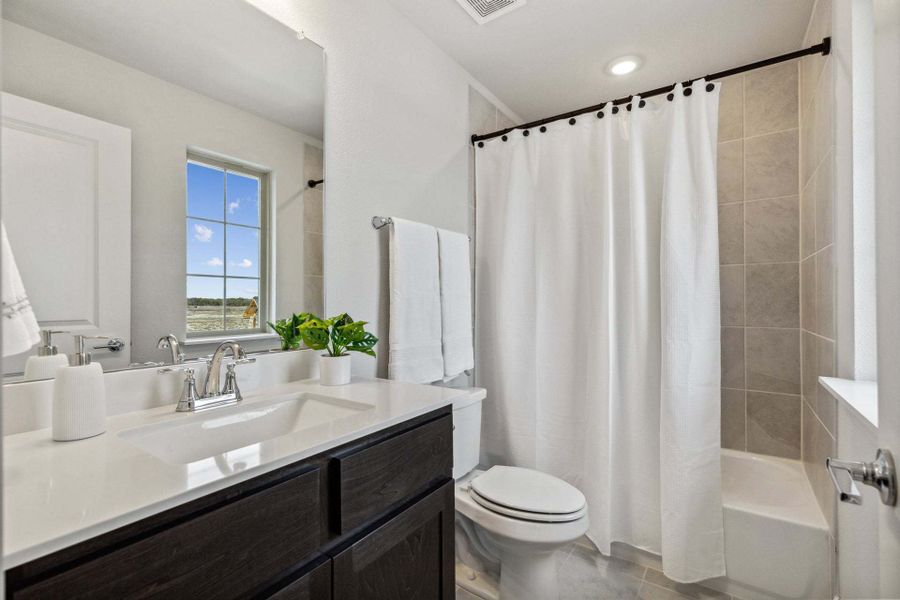 Furnished interior view inside a new home in Dove Hollow, Waxahachie (Image 21).