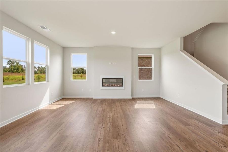 Spacious, unfurnished interior of a new home in Walker Grove, McDonough (Image 13).