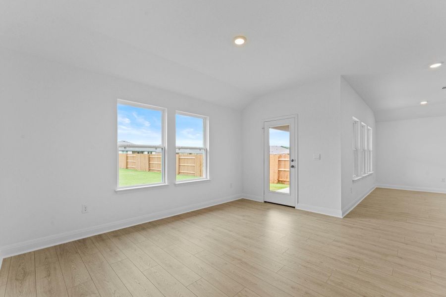 Spacious, unfurnished interior of a new home in Riverview, Georgetown (Image 32).