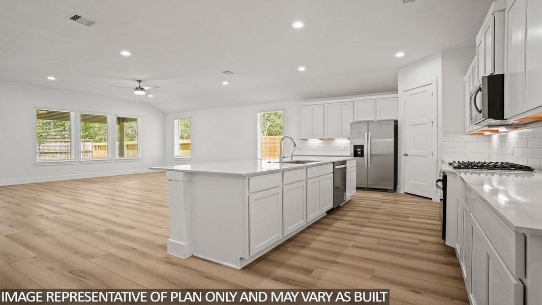 Furnished interior view inside a new home in Silverthorne, Conroe (Image 5).