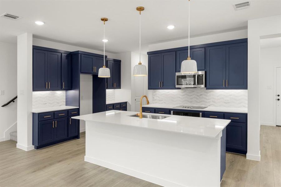 05. 2553 Lost Maples - Kitchen (2)