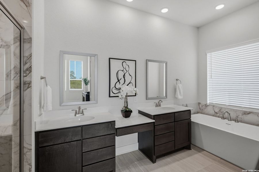 Furnished interior view inside a new home in Esperanza 50's, Boerne (Image 9).