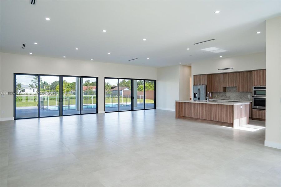 Spacious, unfurnished interior of a new home in , Homestead (Image 61).
