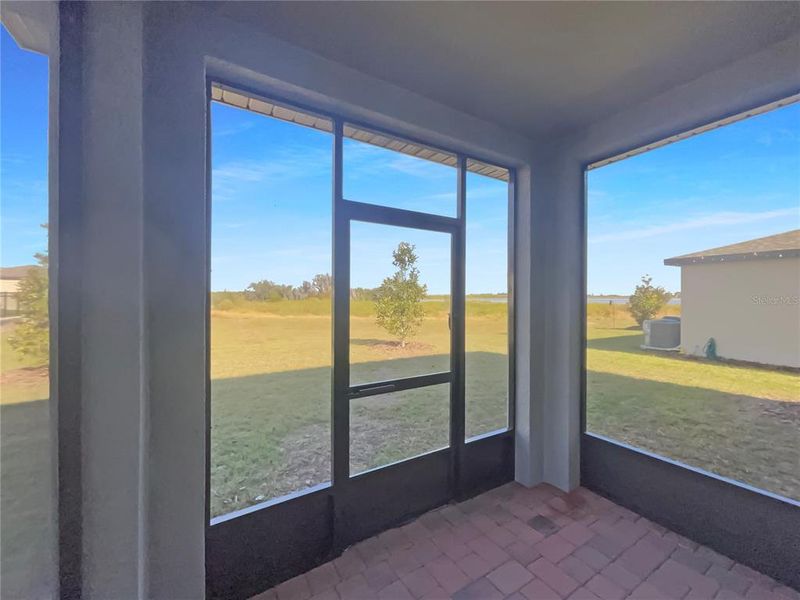 Exterior details and patio area of a home in Eden Hills, Lake Alfred (Image 4).