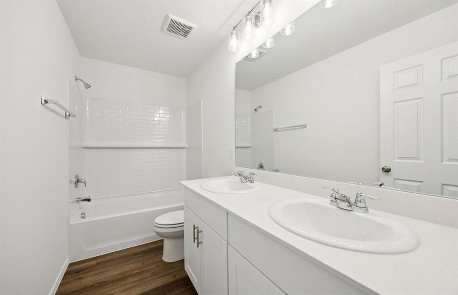 Spacious secondary bathroom