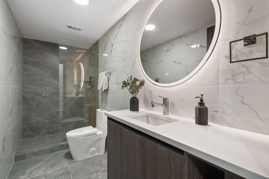 Furnished interior view inside a new home in , Lago Vista (Image 31).