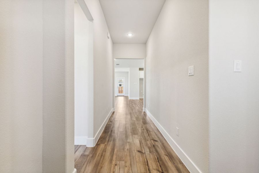 Representative unfurnished interior of a home built from the Cardinal by Centre Living Homes in Dove Hollow, Waxahachie (Image 23).