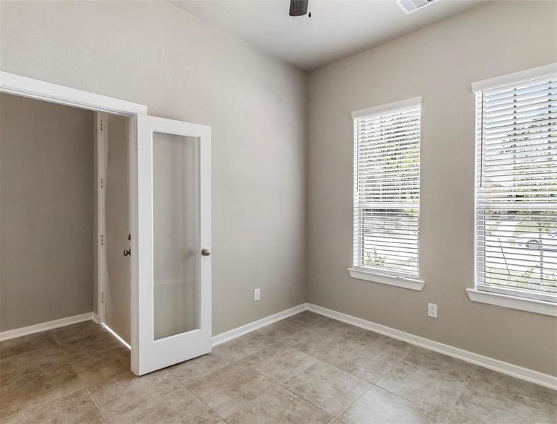 Spacious, unfurnished interior of a new home in Wood Leaf Reserve, Tomball (Image 26).