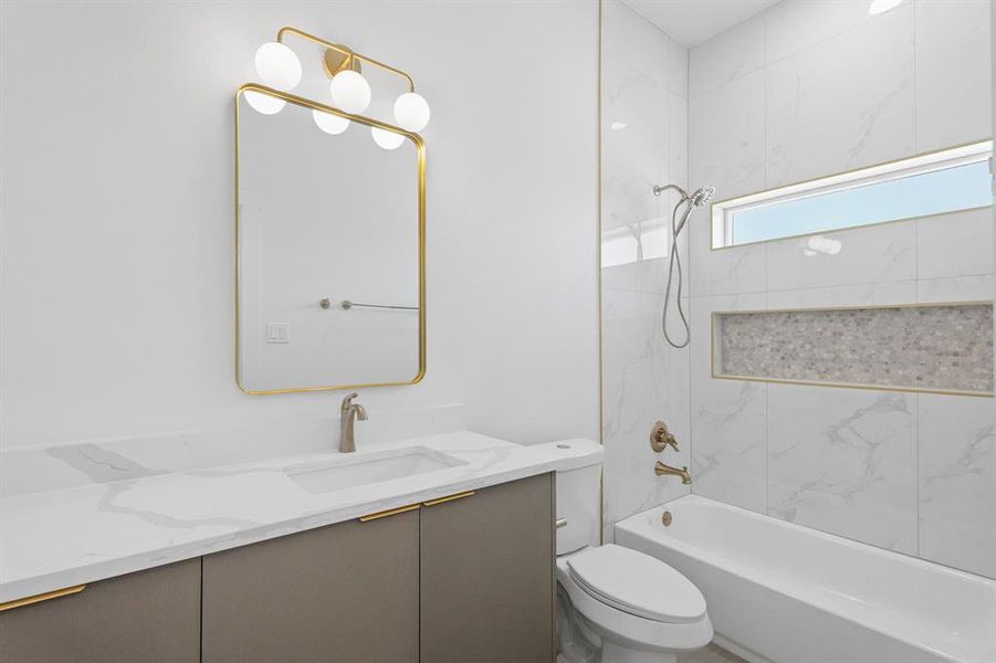 The bathroom includes quartz countertops, and a shower/tub combo.