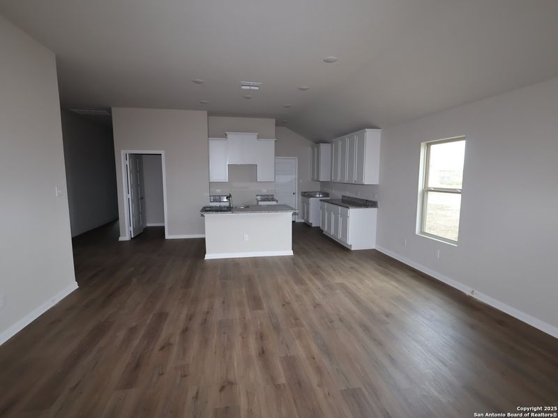 Spacious, unfurnished interior of a new home in Agave, San Antonio (Image 28).