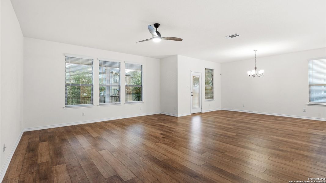 Spacious, unfurnished interior of a new home in Canyon Crest, San Antonio (Image 21). Spacious, unfurnished interior of a new home in Canyon Crest, San Antonio (Image 21).