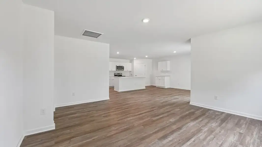 Spacious, unfurnished interior of a new home in Mangum Farms, Stem (Image 16).