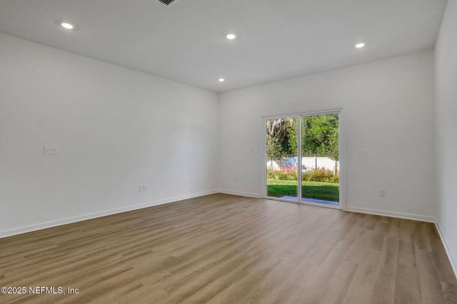 Spacious, unfurnished interior of a new home in , Jacksonville (Image 16).