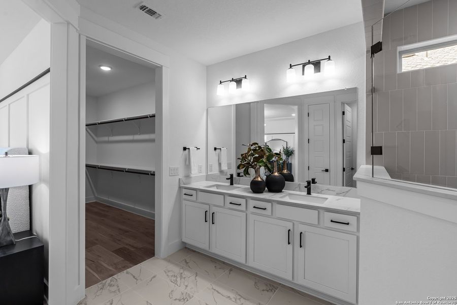 Furnished interior view inside a new home in Del Webb New Braunfels at Veramendi, New Braunfels (Image 4).