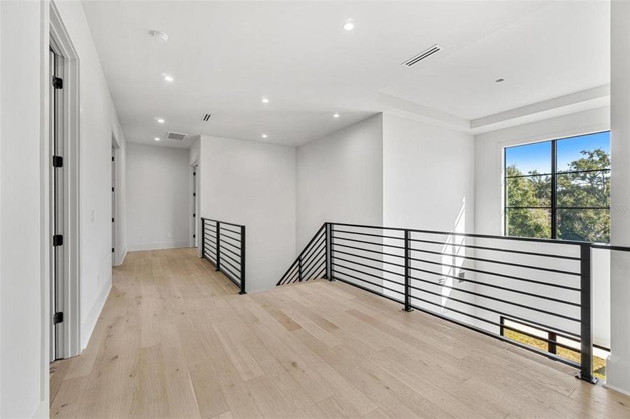 Spacious, unfurnished interior of a new home in , Tampa (Image 22).