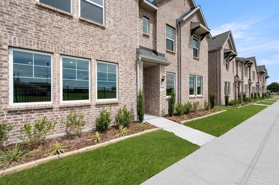 5712 Lakeview- Front-3