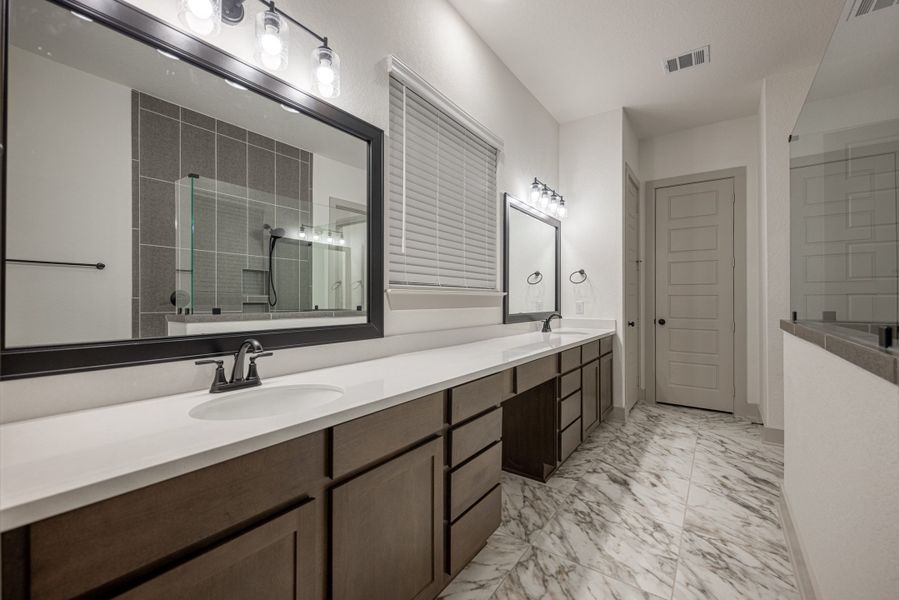 Furnished interior view inside a new home in Mesa Western, Cibolo (Image 12).