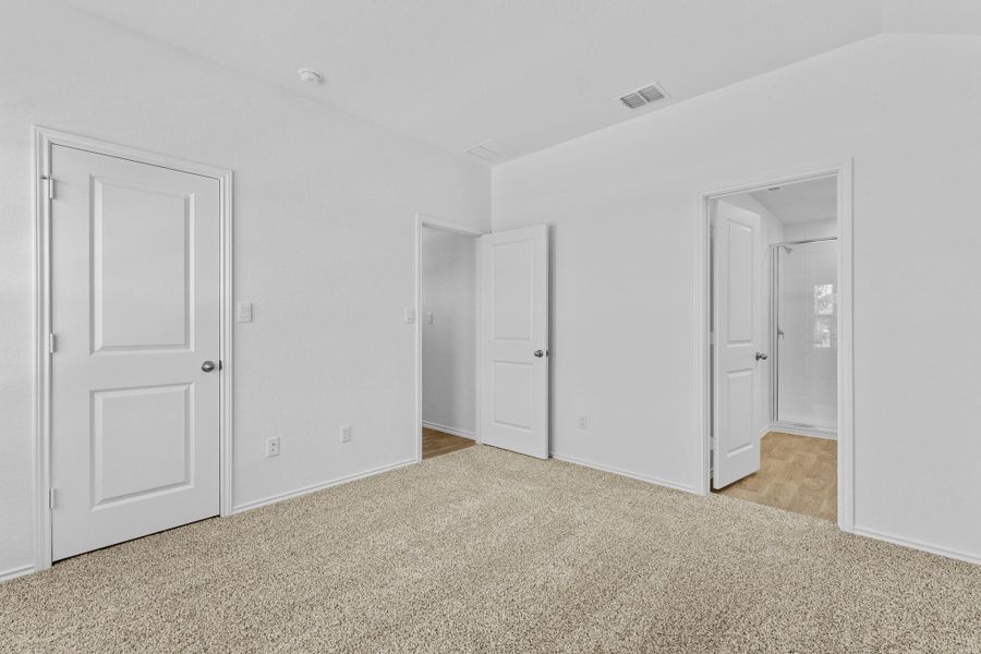 Spacious, unfurnished interior of a new home in Valverde, Bastrop (Image 20).