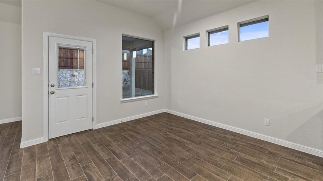 Spacious, unfurnished interior of a new home in Lakeview Pointe, Grand Prairie (Image 26).