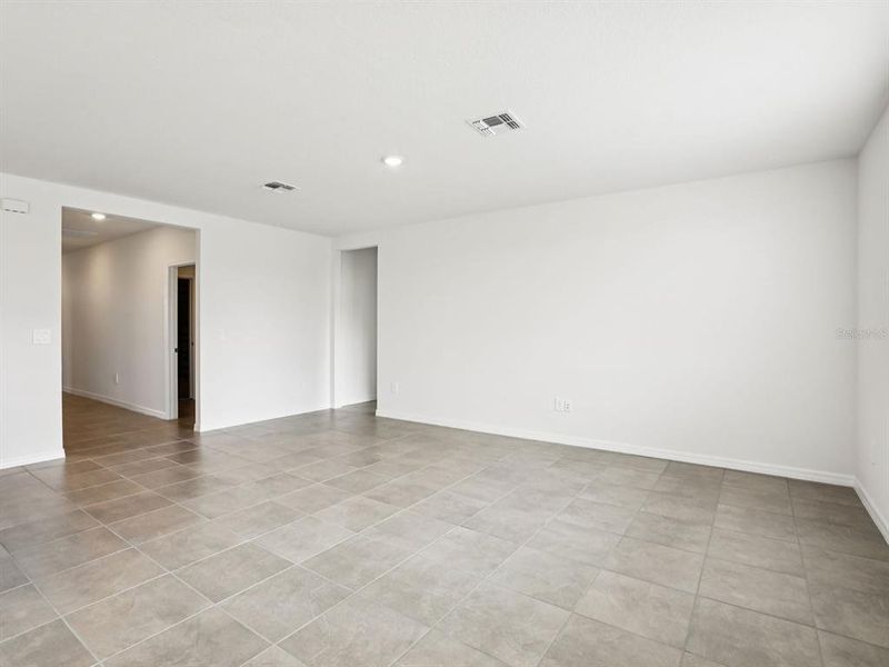 Spacious, unfurnished interior of a new home in The Reserve at Van Oaks, Auburndale (Image 9).