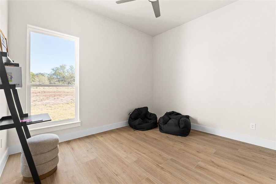 Spacious, unfurnished interior of a new home in , Kempner (Image 22).