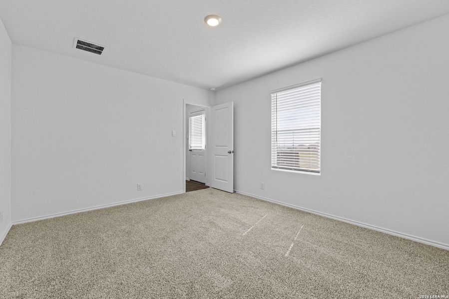 Spacious, unfurnished interior of a new home in Avenida, Converse (Image 10).