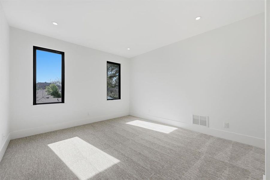 Spacious, unfurnished interior of a new home in , Dallas (Image 23).