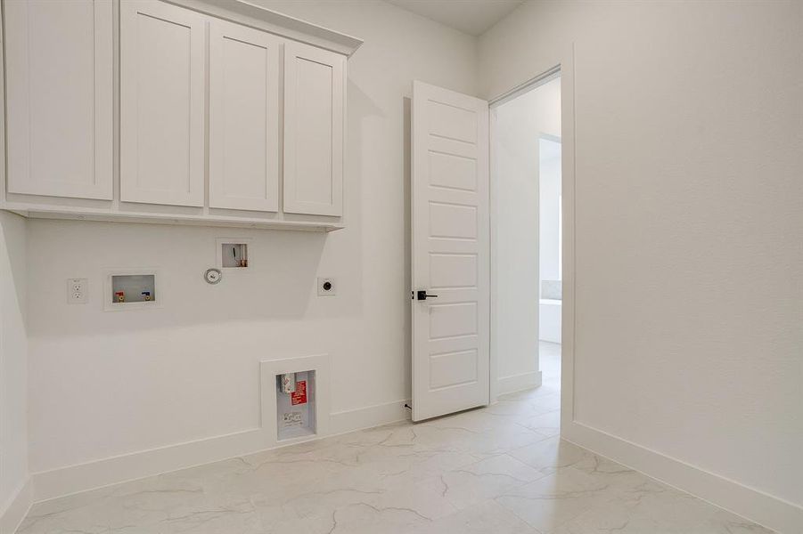 Spacious, unfurnished interior of a new home in Pecan Grove, Burleson (Image 36).