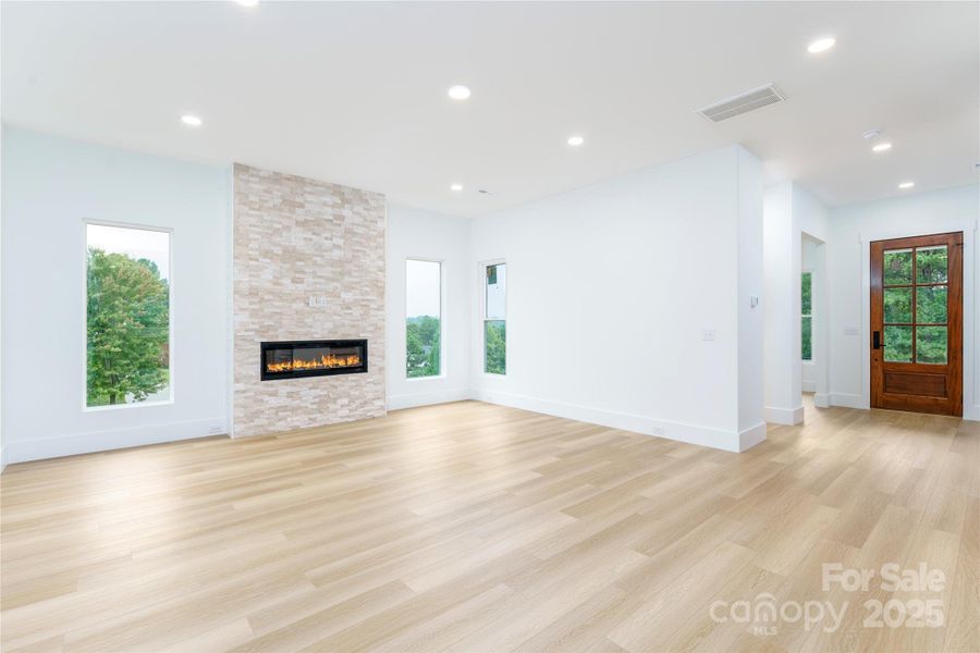 Spacious, unfurnished interior of a new home in , Denver (Image 17).