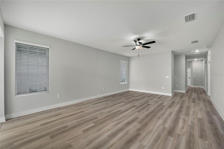 Spacious, unfurnished interior of a new home in Reunion Village, Kissimmee (Image 5).