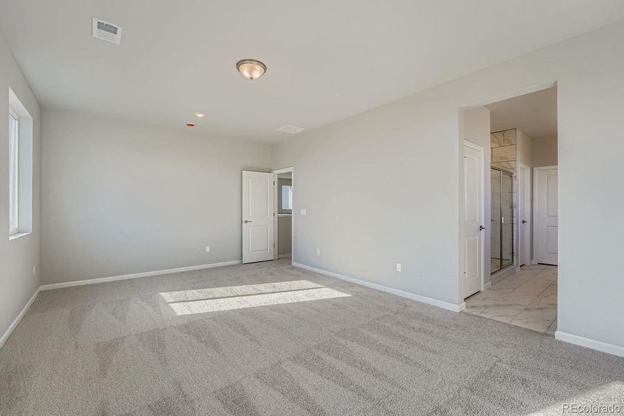 Spacious, unfurnished interior of a new home in Wolf Creek Run, Strasburg (Image 22).