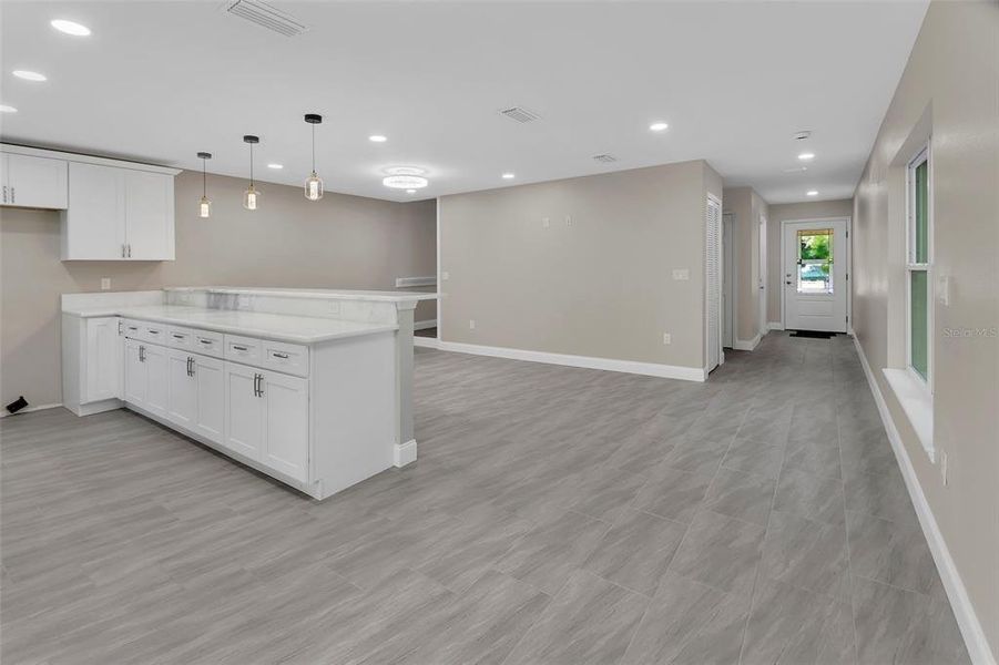 Spacious, unfurnished interior of a new home in , Daytona Beach (Image 26).