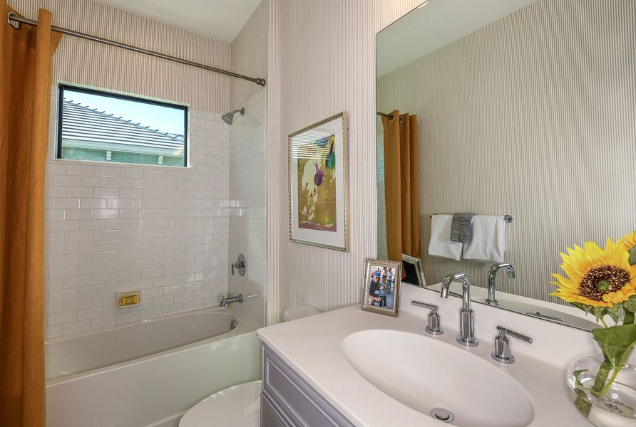 Representative interior finishes for a home built from the Starlight 2 by Neal Communities in Verandah, Fort Myers (Image 12).